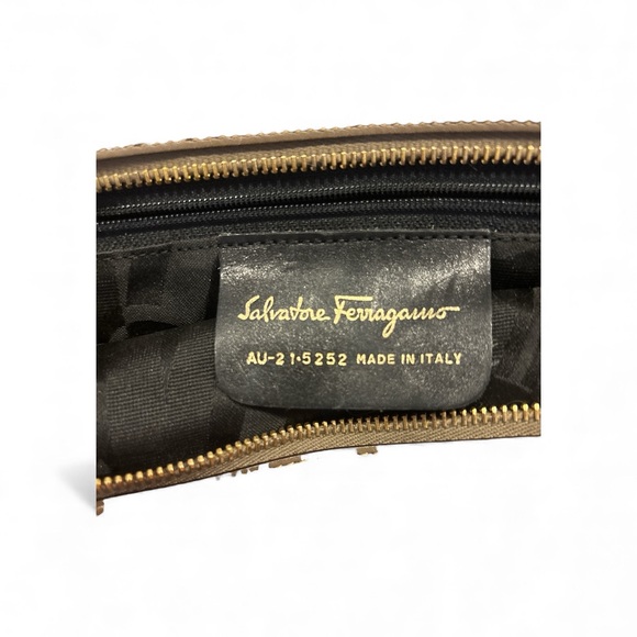 Salvatore Ferragamo Ribbed Fabric Shoulder Bag – Made in Italy - Picture 8 of 9